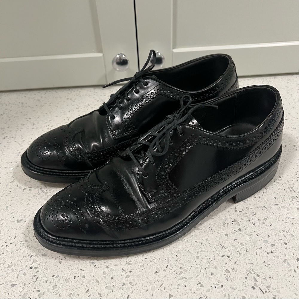 Vintage HANOVER MasterFlex Wingtip Oxfords
Size 9 B/C